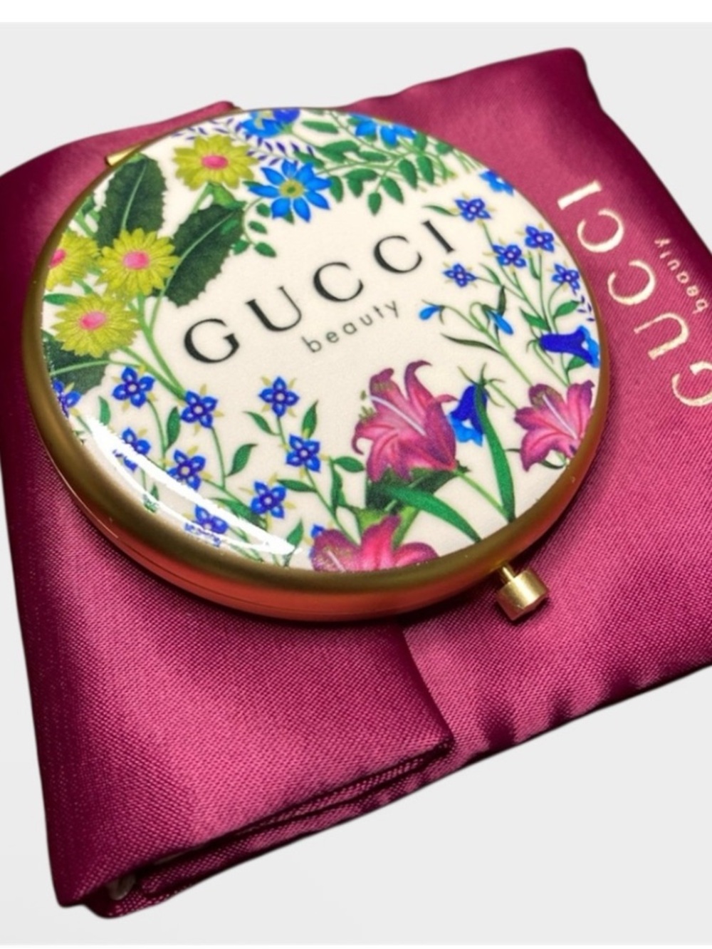 New Gucci Floral Gold Compact Mirror Collectible with Satin Pouch - Picture 4 of 5